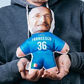 Mini Me con camiseta de fútbol