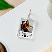 Llavero acrílico con foto y canción personalizado