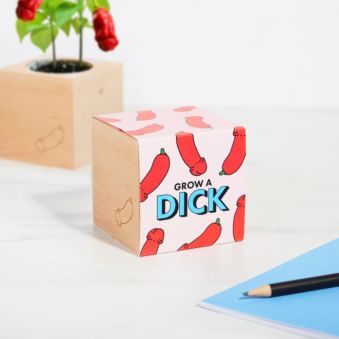 Ecocube - Pimientos Grow A Dick en cubo de madera