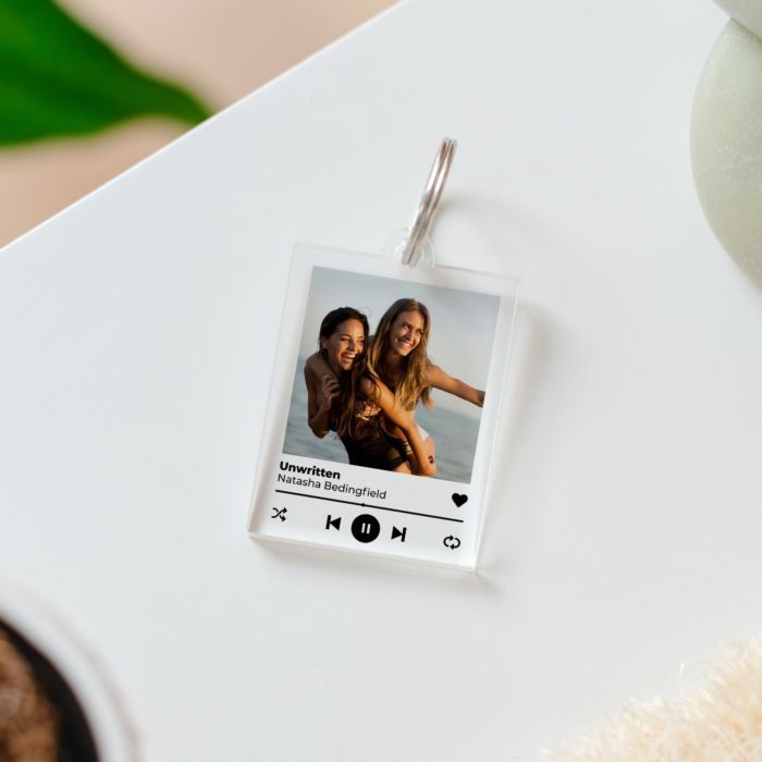 Llavero acrílico con foto y canción personalizado