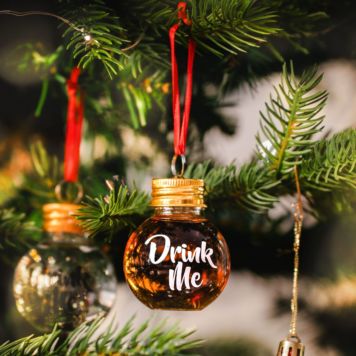 Bolas con licor para el árbol de Navidad