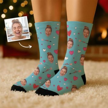 Calcetines personalizados con tu cara y fondo romántico