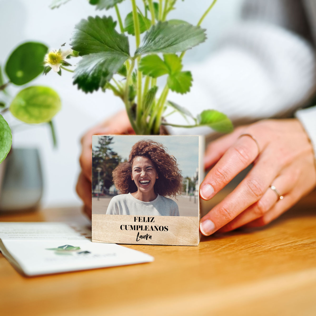 Maceta en madera personalizada con foto y texto - Ecocube