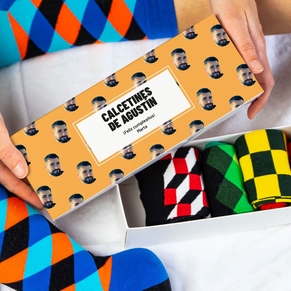 Caja de calcetines con cara y nombre personalizados